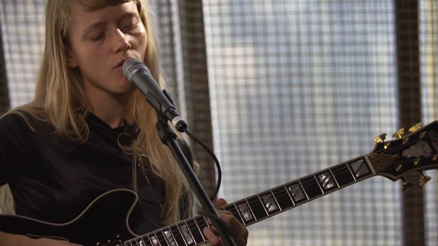 Alice Phoebe Lou x Excel Mini DC | Artist Sessions | D'Angelico Guitars смотреть онлайн