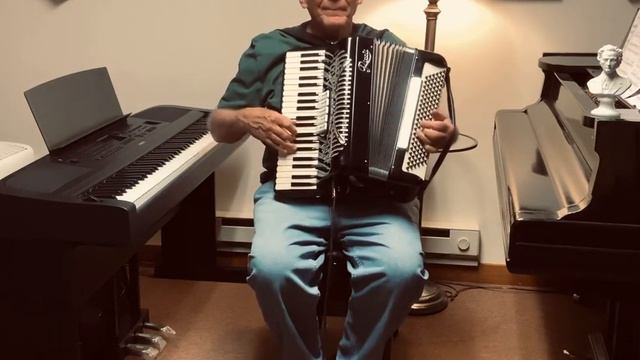 Coquette Polka, played on the Rivoli 342 смотреть онлайн