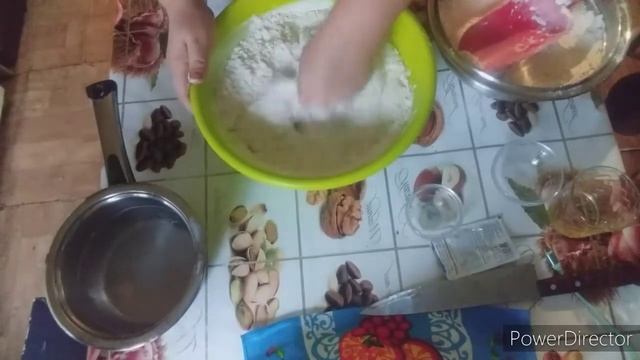 Пироги с малиной и кокосовыми стружками