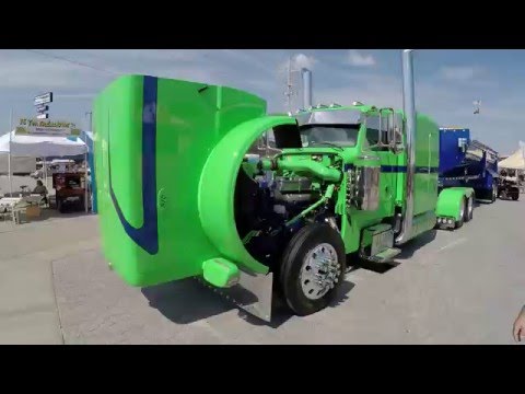 США.Первое место на трак шоу. 2015 Peterbilt 389 Fitzgerald Glider Kit