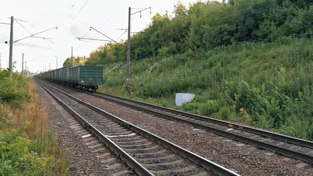 Товарняк чуть не сошел с рельс