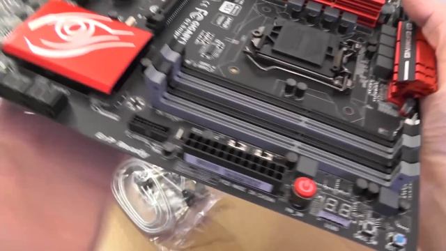 Gigabyte G1.Sniper Z97 mainboard and i7 4790K unboxing and installation смотреть онлайн