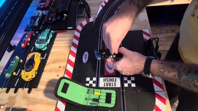 Unboxing Scalextric 1976 Grand Prix Tyrrell P34 Six-Wheeler Elf Goodyear #4 1:32 Slot Race Car смотреть онлайн