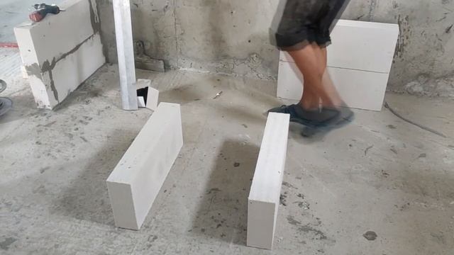 На что лучше класть газобетонные блоки | КЛЕЙ против ПЕНЫ смотреть онлайн