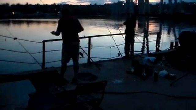 Запорожье.24.08.17г. Рыбалка в ночь на понтонах возле Бомбардира. 18 + смотреть онлайн
