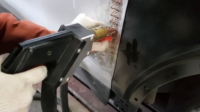 Ford Edge равняем дверь с помощью Споттера / Ford Edge dent dent repair. смотреть онлайн