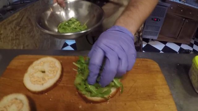 #ВолгоБлог  -Бейглы в UK BAR, Шашлычок и стрит-фуд от RobRoy