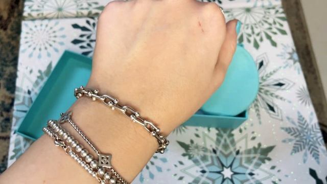 Tiffany & Co. HardWear collection bracelet review and retired charm unboxing! смотреть онлайн