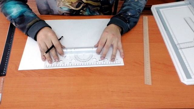 Черчение Инструмент. Простые фигуры смотреть онлайн