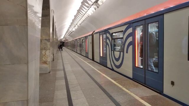 поезд Москва 81-765 отправляется со станции кузнецкий мост смотреть онлайн