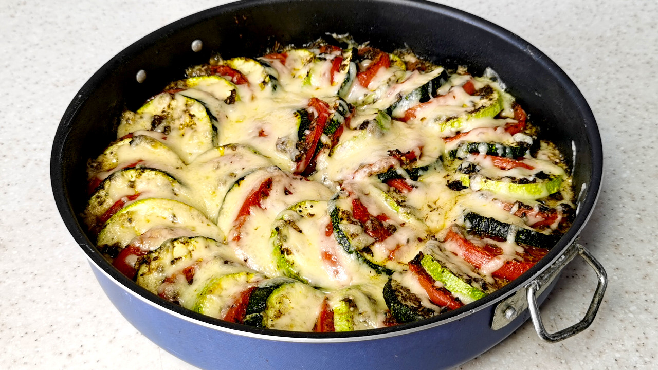 КАБАЧКИ В ДУХОВКЕ. Рецепт божественных КАБАЧКОВ и ЦУКИНИ в духовке. Готовить будете ЕЩЕ и ЕЩЕ. смотреть онлайн