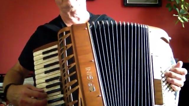 Chris Parkinson from Whitby demonstrates the Pigini P36 Cherrywood 96 Bass Piano Accordion смотреть онлайн