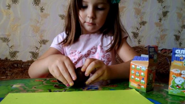 АмНям, открываем с Аней шоколадные яйца - сюрпризы. OmNom - Open Anya Chocolate Eggs - Surprises