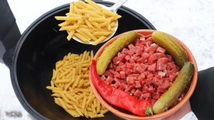 Макароны по-смоленски в казане на костре.