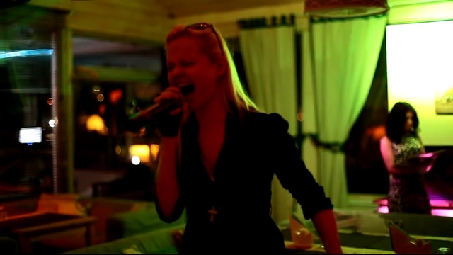 АЛИСА ВОКС из группы ленинград в ресторане 'паруса' смотреть онлайн