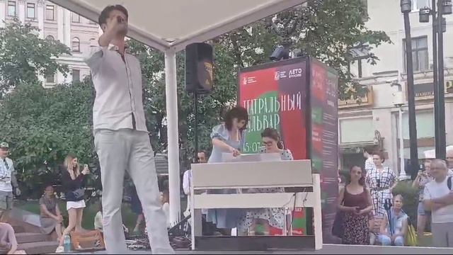 Театральный фестиваль на Тверском бульваре Москвы. смотреть онлайн