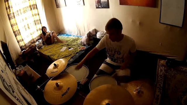 Не большой бит с Красивой девушкой на заднем фоне =)) смотреть онлайн