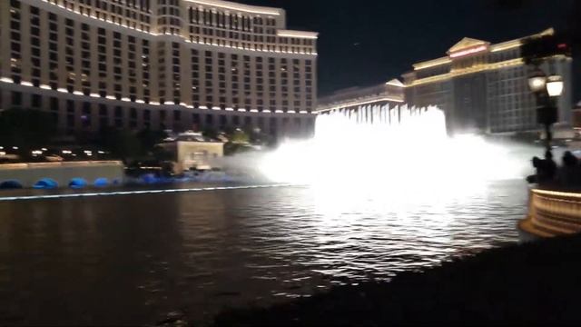 Свето музыкальный фонтан в Лас Вегасе 1 смотреть онлайн