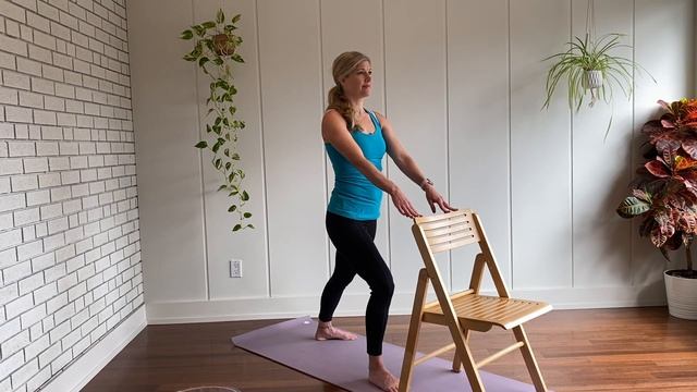Chair Yoga | 30 min | Standing Flow using Chair | Cara Kircher смотреть онлайн