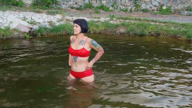 VERY EMOTIONAL STRETCHING WORKOUT BY EVELINA - TEMPERING IN THE COLD WATER