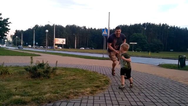 Догонялки с папой. Косте 2 года и 11 мес смотреть онлайн