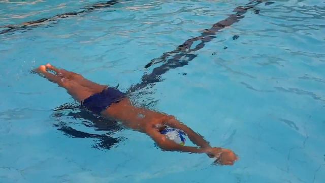 How to float on water front/back In Hindi ( पानी मे float कैसे करें ) Part 7🏊♂️ смотреть онлайн