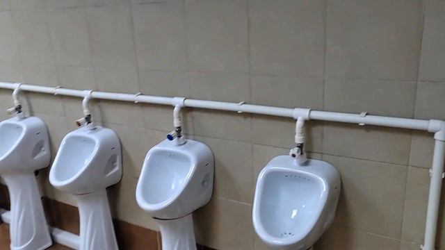 Отец семейства ищет туалет смотреть онлайн