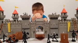 Игровой набор Средневековый Замок | Сражения Рыцарей - солдатиков | Видео история для детей