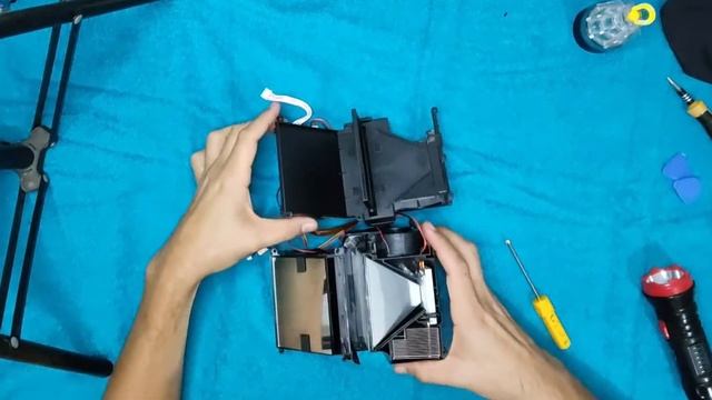 LIMPAR LENTE PROJETOR AUN ET40, WZATCO E9, TOUYINGER T9, SALANGE P40 (disassembly, clean lens) смотреть онлайн