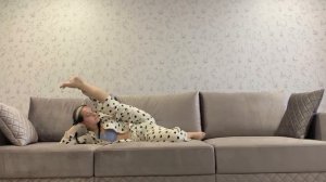 Йога на диване, утренняя йога для начинающих