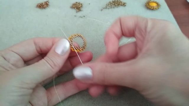 A jewelry set's. Комплект украшений. Оплетение Риволи 16 мм смотреть онлайн