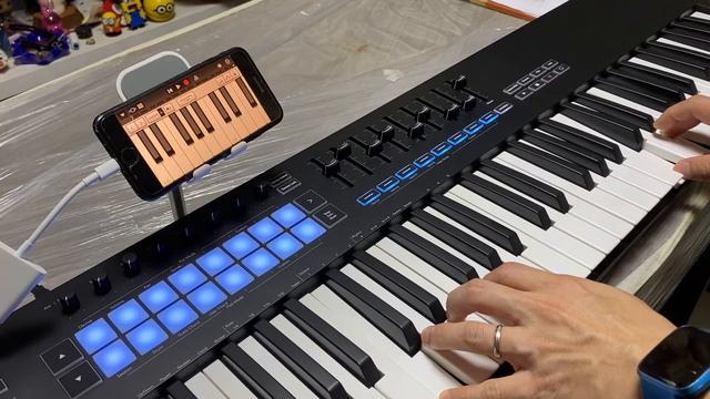 How to Create Simple Loop Using Novation Launchkey 61 MK3 On GarageBand iOS смотреть онлайн