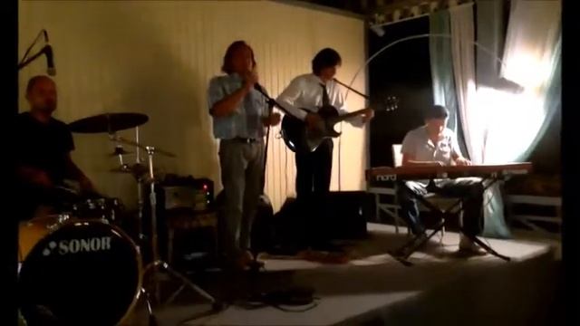 "Как в Одесском дворике... " Играет "Изя Кольт" смотреть онлайн