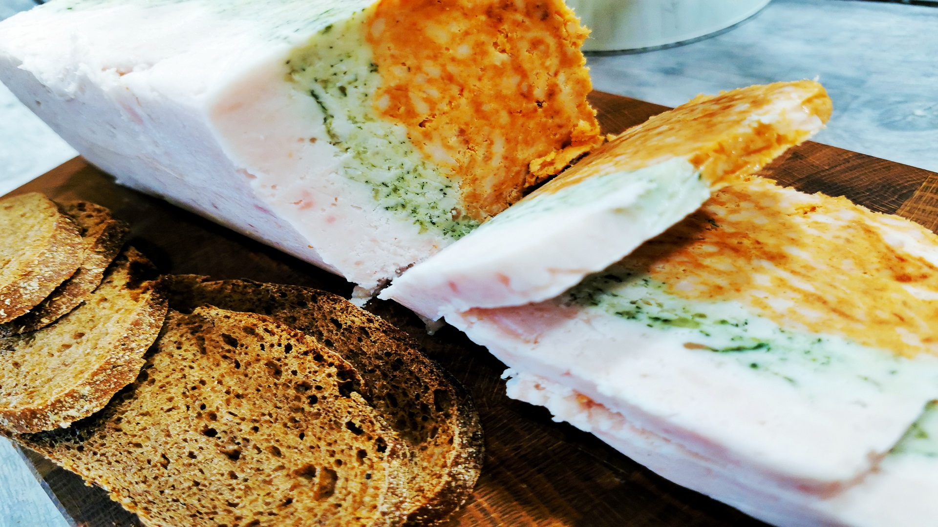 Беру САМОЕ ТОНКОЕ, дешёвое САЛО и готовлю из него яркую трехцветную закуску Вкуснее сала я не Ела! смотреть онлайн