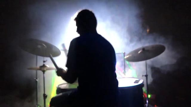 Он тебя целует (DRUM COVER) смотреть онлайн