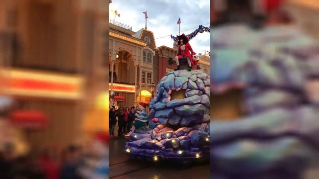 Disneyland Paris - Heroes Parade I Диснейленд Париж Парад героев смотреть онлайн