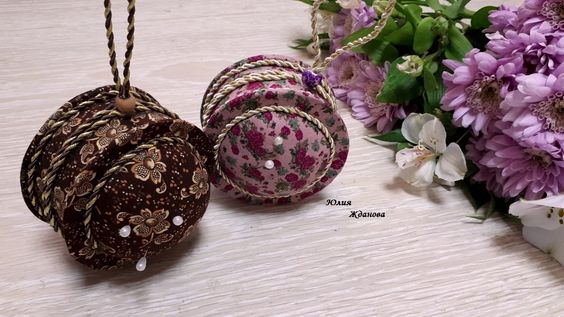 Круглая, подвесная игольница с секретным местом хранения! смотреть онлайн