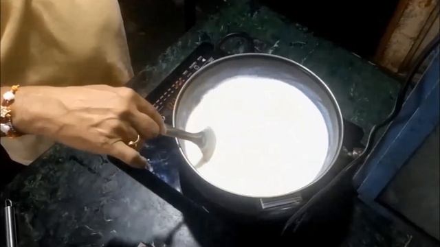 Готовим кхир - любимое блюдо Бога Шивы . Индия . Раджастан . смотреть онлайн