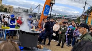 100 л «городской» ухи сварит Константин Ивлев на фестивале «Рыбная неделя» в Москве Уха старорусска