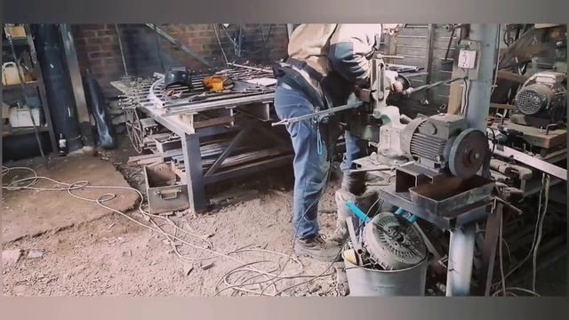 Как приварить кованную пику. Ворота своими руками. смотреть онлайн