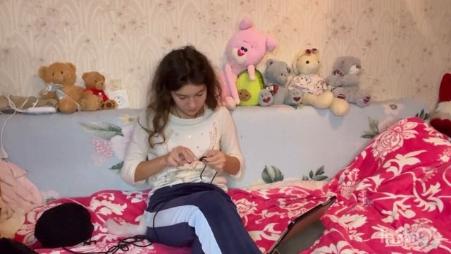 Первый «ВЯЗАЛЬНЫЙ ВЛОГ» ☺️ делаю игрушку на подарок? смотреть онлайн