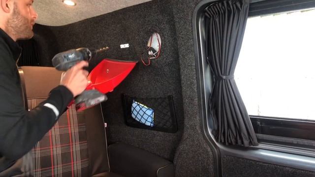 Installing Reading Lights with USB Charging Ports in My VW Transporter T5 смотреть онлайн