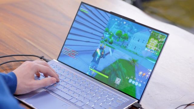 This Laptop Has (Almost) No Bezel смотреть онлайн