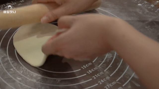 인도빵 난(Naan)만들기 | 후라이팬으로 난 굽는법 | 쫄깃한 난 만드는법 | 로티만들기 | Naan Bread Recipe | Roti, Chapati Recipe смотреть онлайн