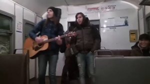 "Я всё исправлю, починю и налажу" - позитивный рэпчик в электричке Москва - Нара.