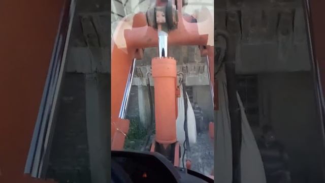 Погрузка цемента. Хитачиком смотреть онлайн