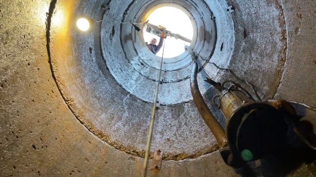 Углубляем колодец на глине. Делаем накопительную часть смотреть онлайн