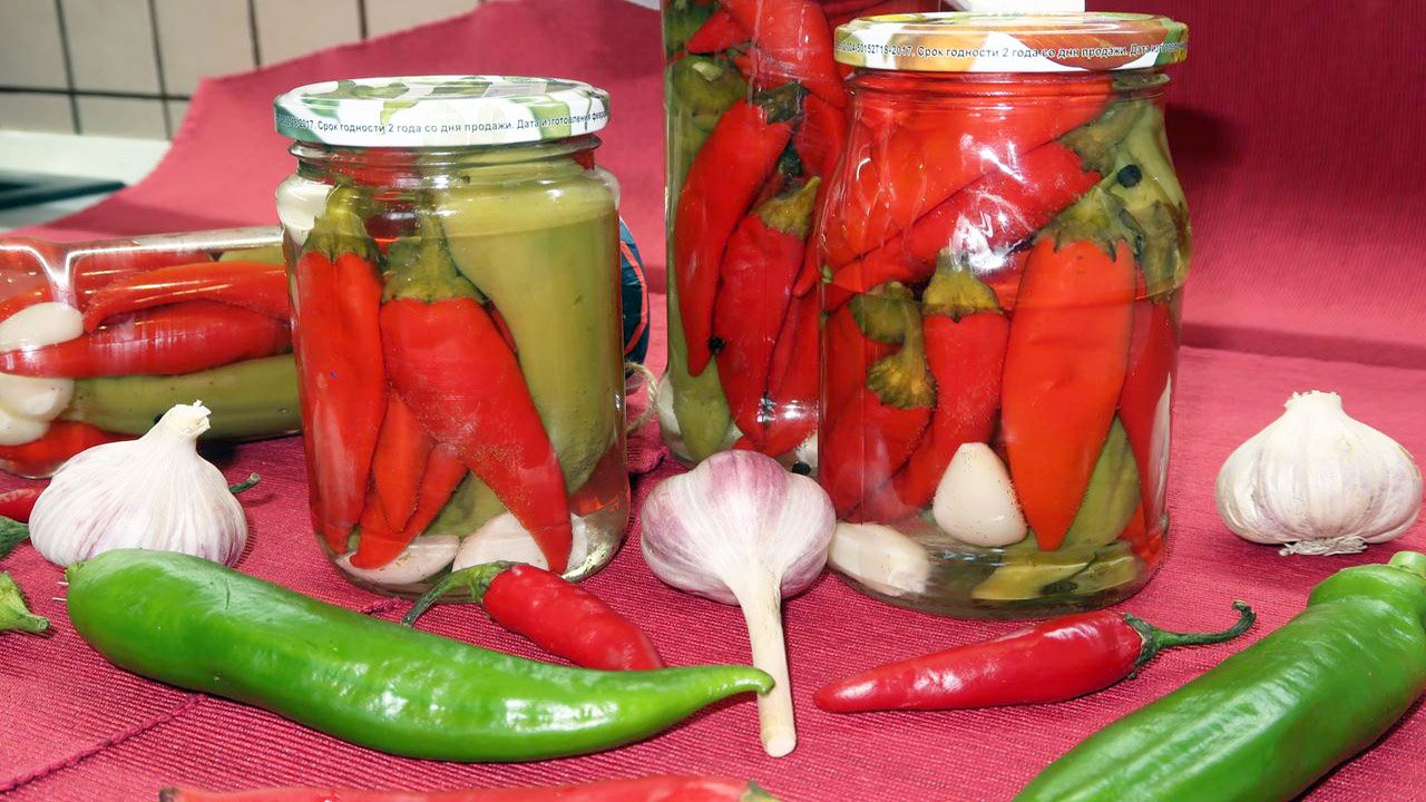 Маринованный острый перец на зиму. Заготовки из перца на зиму смотреть онлайн