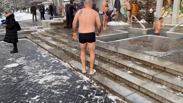 Спорим с Лавкой Удовольствий на 1000 гривен / Крещение 2021 Харьков смотреть онлайн