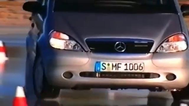 Mercedes w168 ESP moose test through rain slippery surface смотреть онлайн